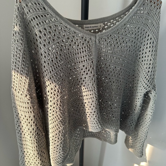 Anthropology Moon & Madison Light Gray Knit Top - Picture 5 of 9